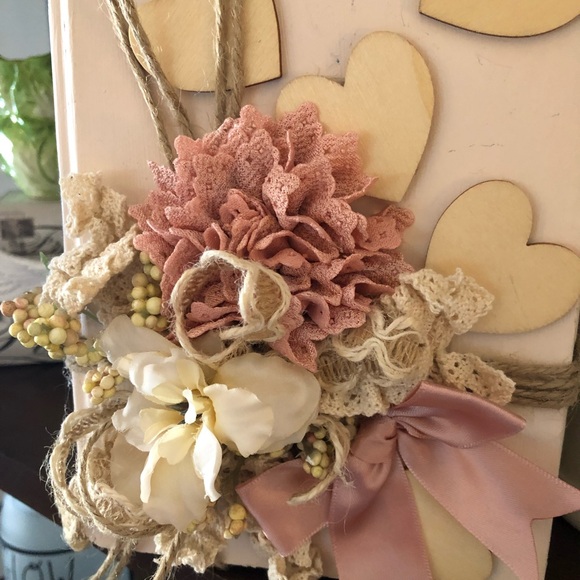 SALE🌸Adorable Book Stack🌸 - Picture 7 of 8